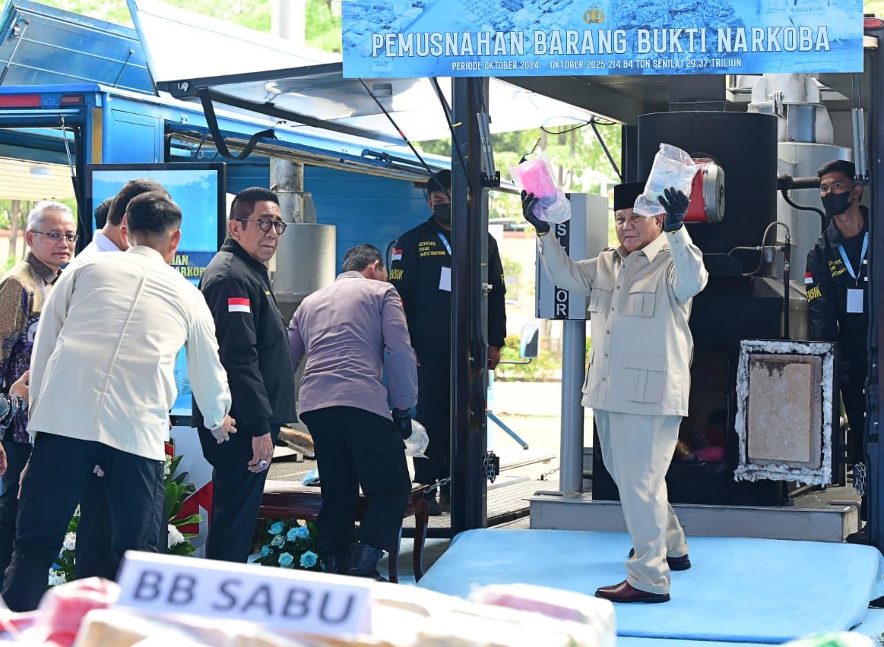 presiden-prabowo-hadiri-pemusnahan-narkoba-21484-ton-di-mabes-polri11-29102025-181023