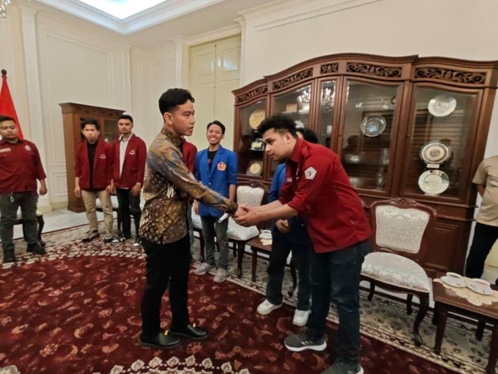Gibran Terima Mahasiswa